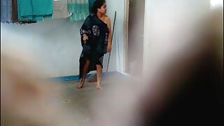 المهيمن مفلس امرأة سمراء وقحة في الأحمر مشد سكساحترافي يجعل الرجل يأكل لها العضو التناسلي النسوي الرطب