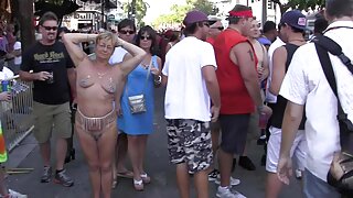 تمتليء شقراء جبهة مورو الإسلامية للتحرير يحصل لها سكس احترافي مترجم عربي مهبل حفر مع الأصابع قبل أن يعطي رئيس